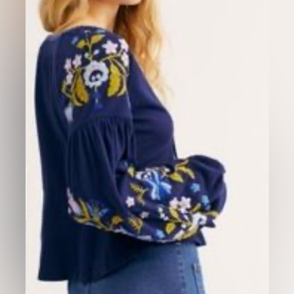 Free People Navy Blue Embroidered Blouse w Juliette Sleeves Sz M - Picture 2 of 16